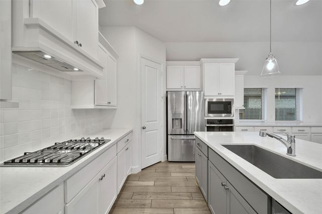 1108 Wandering Brook Street, Magnolia, TX 77354