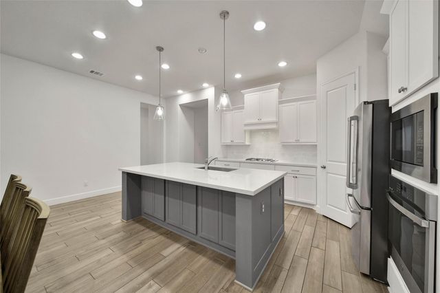 1108 Wandering Brook Street, Magnolia, TX 77354