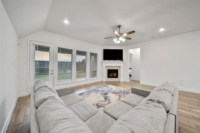 1108 Wandering Brook Street, Magnolia, TX 77354