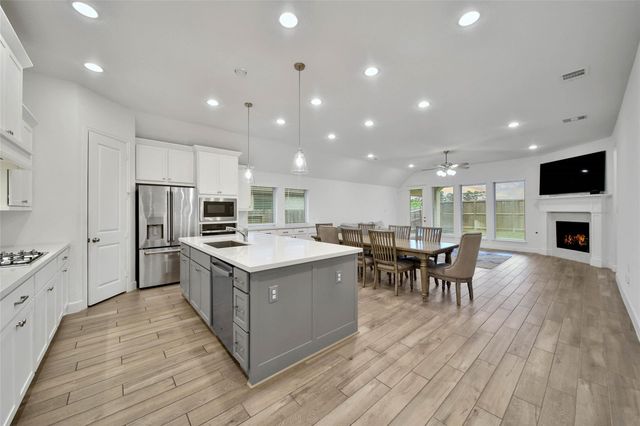 1108 Wandering Brook Street, Magnolia, TX 77354