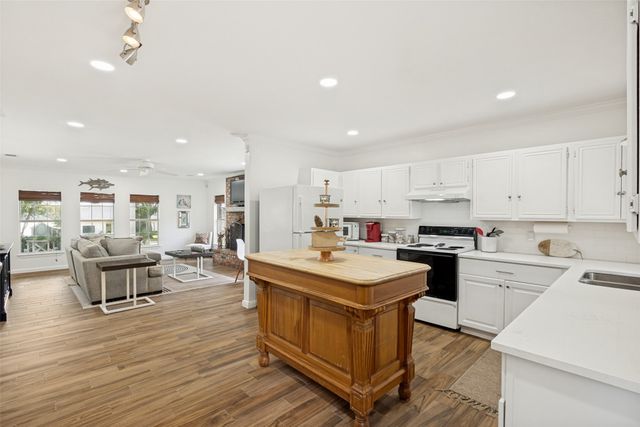 101 Veterans Lane, Gun Barrel City, TX 75156