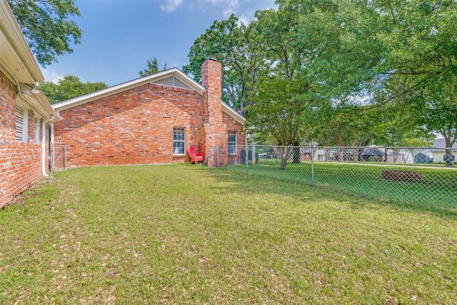 101 Veterans Lane, Gun Barrel City, TX 75156