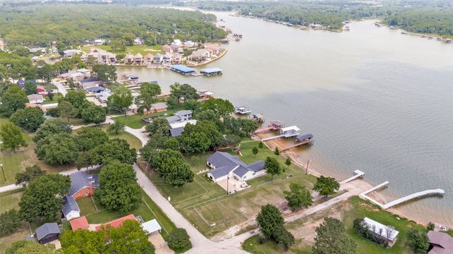 101 Veterans Lane, Gun Barrel City, TX 75156