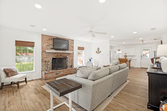 101 Veterans Lane, Gun Barrel City, TX 75156