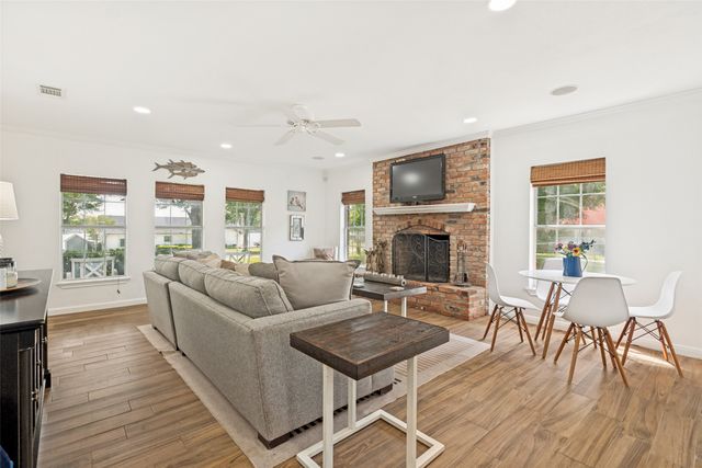 101 Veterans Lane, Gun Barrel City, TX 75156