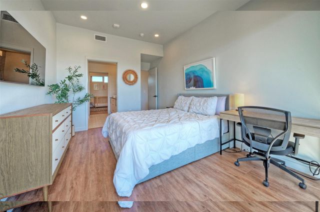 4004 Banister LN 207, Austin, TX 78704