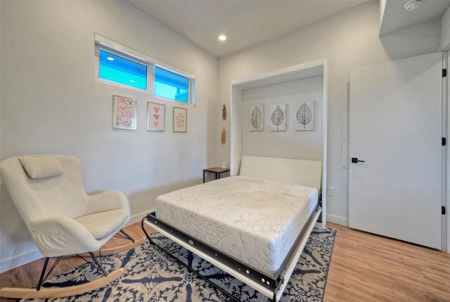 4004 Banister LN 207, Austin, TX 78704