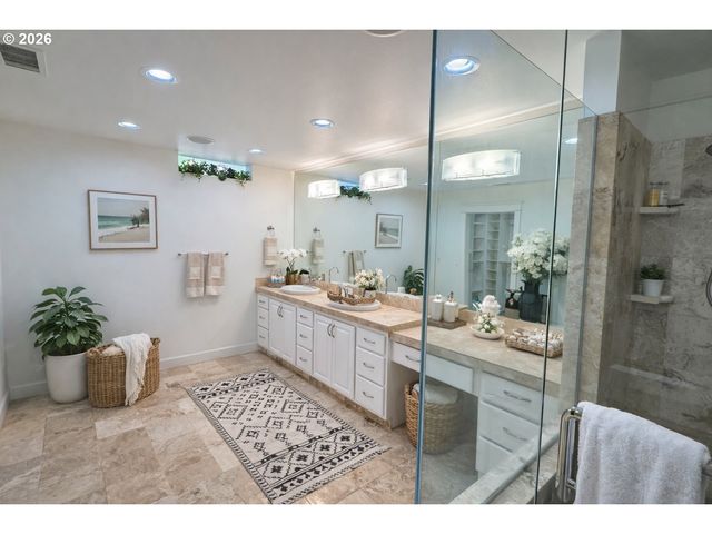 5421 Se SCENIC Ln 101, Vancouver, WA 98661