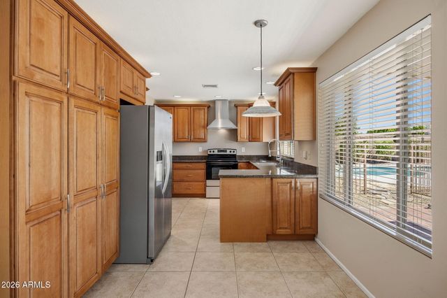 2543 E MERCER Lane, Phoenix, AZ 85028