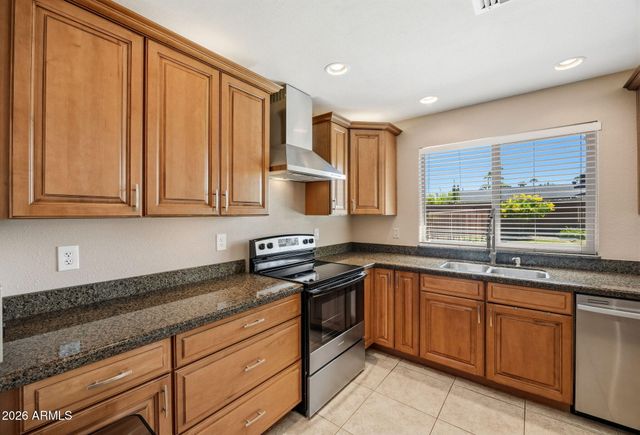 2543 E MERCER Lane, Phoenix, AZ 85028
