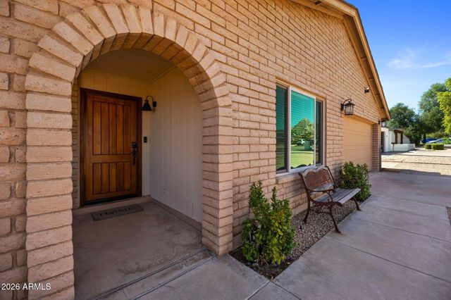 2543 E MERCER Lane, Phoenix, AZ 85028