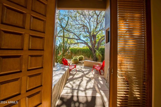 8502 E CAVE CREEK Road 10, Carefree, AZ 85377