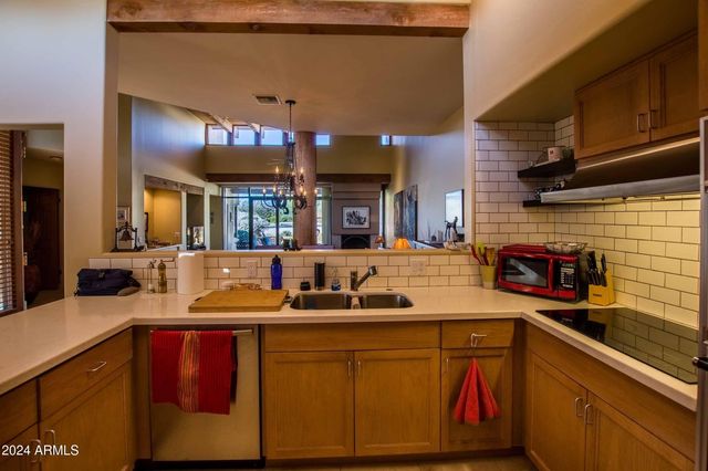 8502 E CAVE CREEK Road 10, Carefree, AZ 85377