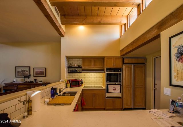 8502 E CAVE CREEK Road 10, Carefree, AZ 85377