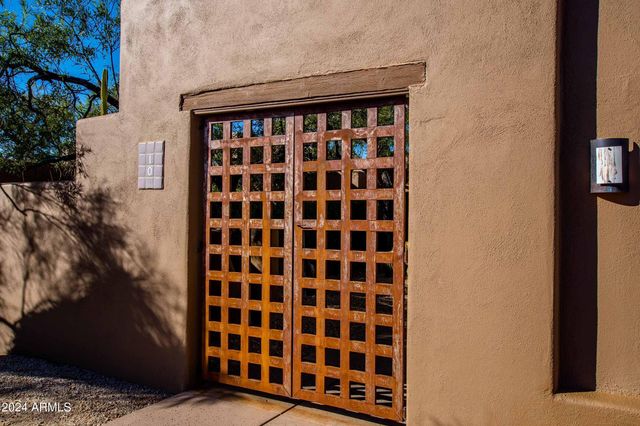 8502 E CAVE CREEK Road 10, Carefree, AZ 85377