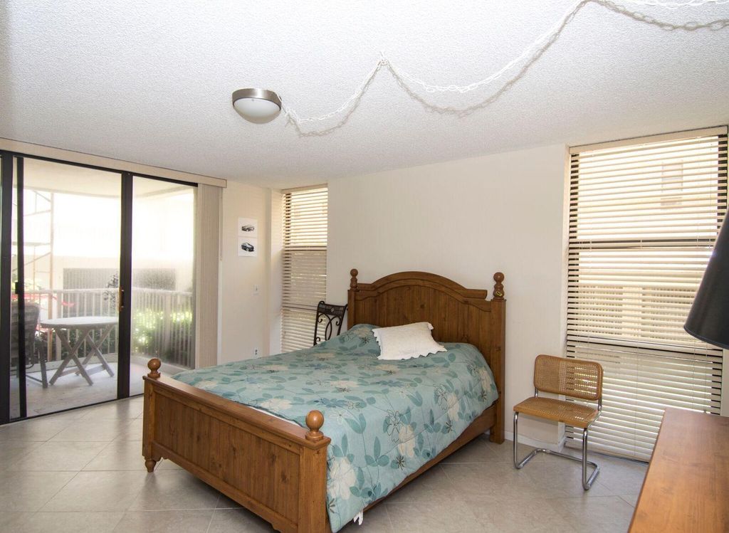 Image 13 of property listing at 3200 S Ocean Boulevard D101, Palm Beach, FL 33480