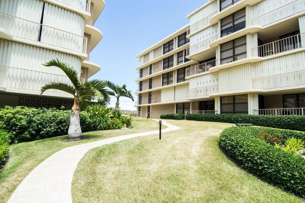Image 22 of property listing at 3200 S Ocean Boulevard D101, Palm Beach, FL 33480