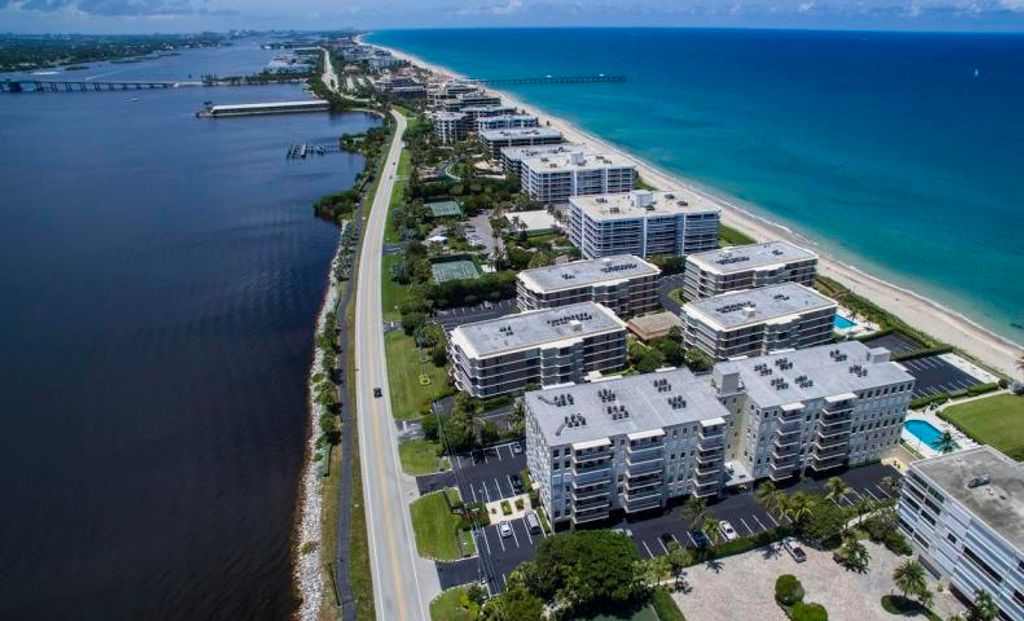 Image 27 of property listing at 3200 S Ocean Boulevard D101, Palm Beach, FL 33480
