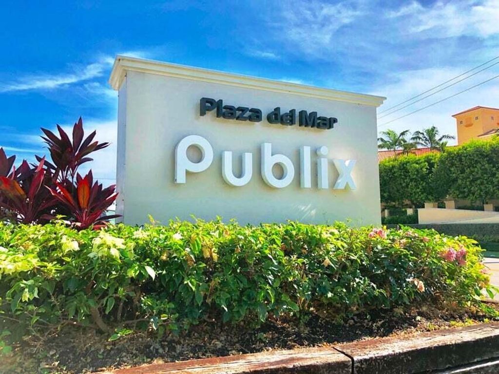 Image 30 of property listing at 3200 S Ocean Boulevard D101, Palm Beach, FL 33480