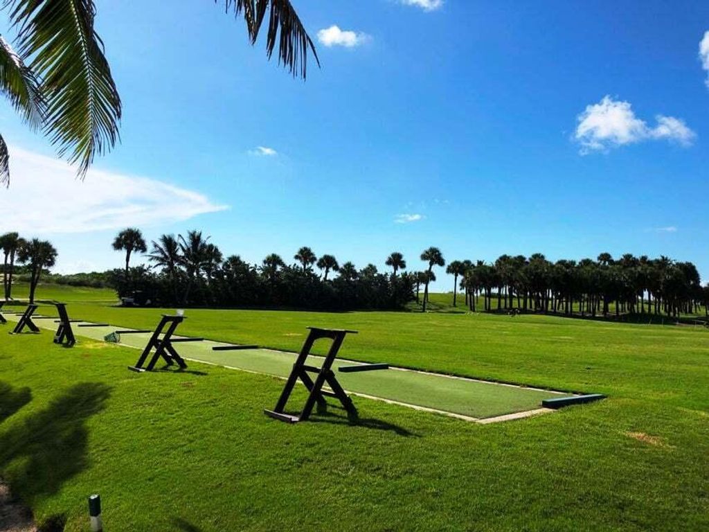 Image 35 of property listing at 3200 S Ocean Boulevard D101, Palm Beach, FL 33480