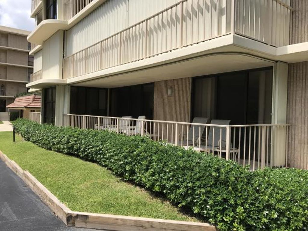 Image 4 of property listing at 3200 S Ocean Boulevard D101, Palm Beach, FL 33480