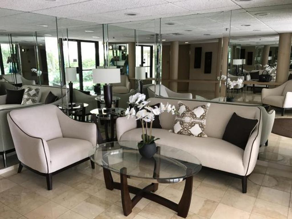 Image 5 of property listing at 3200 S Ocean Boulevard D101, Palm Beach, FL 33480