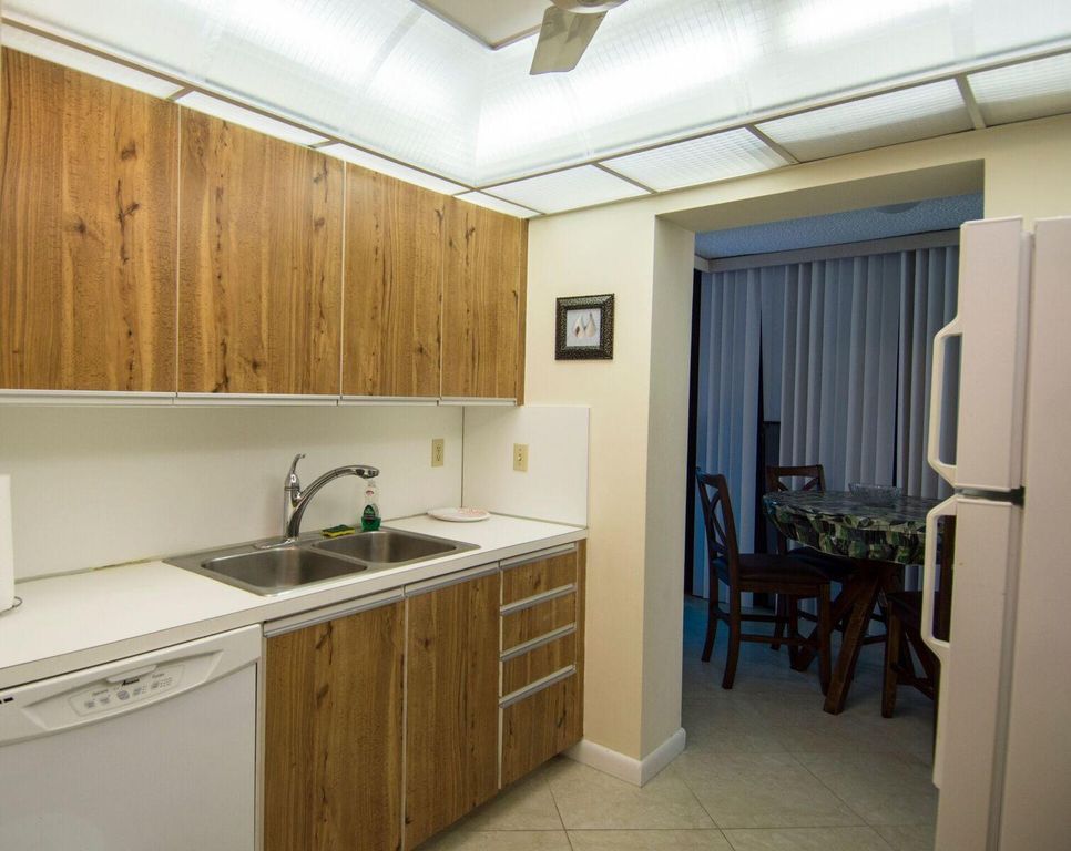 Image 8 of property listing at 3200 S Ocean Boulevard D101, Palm Beach, FL 33480