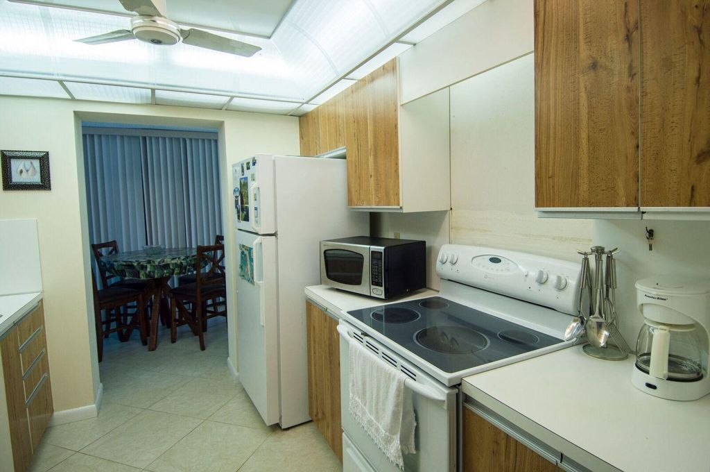 Image 9 of property listing at 3200 S Ocean Boulevard D101, Palm Beach, FL 33480