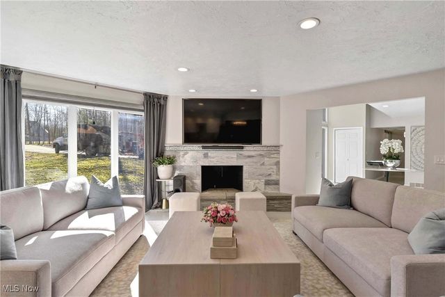 2925 Mill Gate Drive, Willoughby Hills, OH 44094