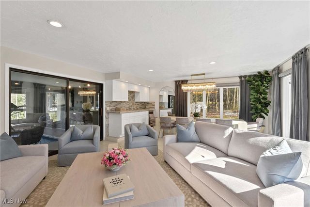 2925 Mill Gate Drive, Willoughby Hills, OH 44094