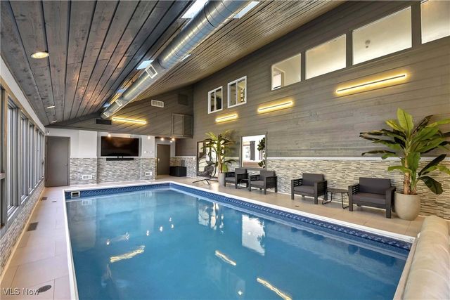 2925 Mill Gate Drive, Willoughby Hills, OH 44094