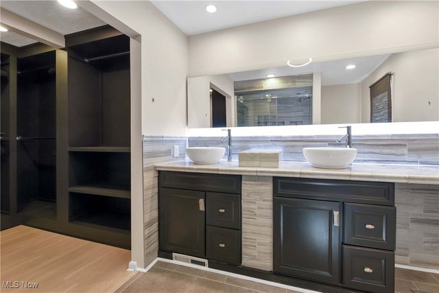 2925 Mill Gate Drive, Willoughby Hills, OH 44094