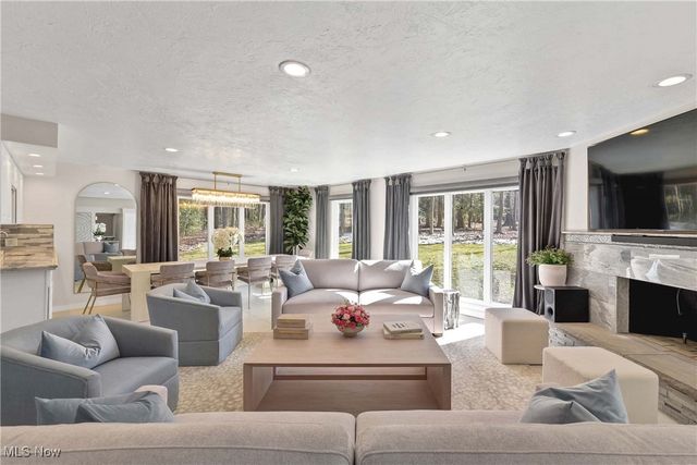 2925 Mill Gate Drive, Willoughby Hills, OH 44094