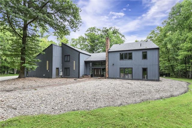 2925 Mill Gate Drive, Willoughby Hills, OH 44094