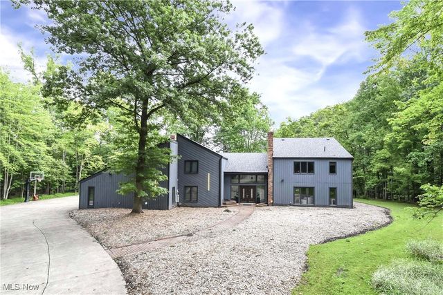 2925 Mill Gate Drive, Willoughby Hills, OH 44094