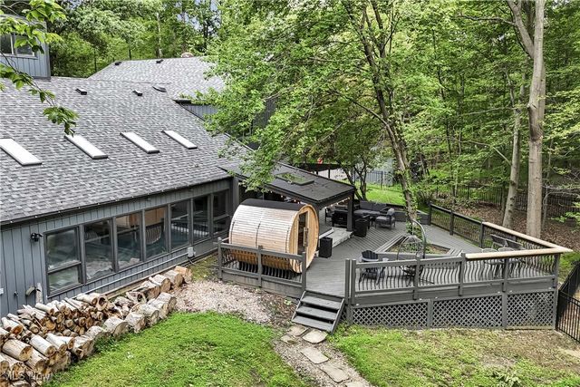 2925 Mill Gate Drive, Willoughby Hills, OH 44094