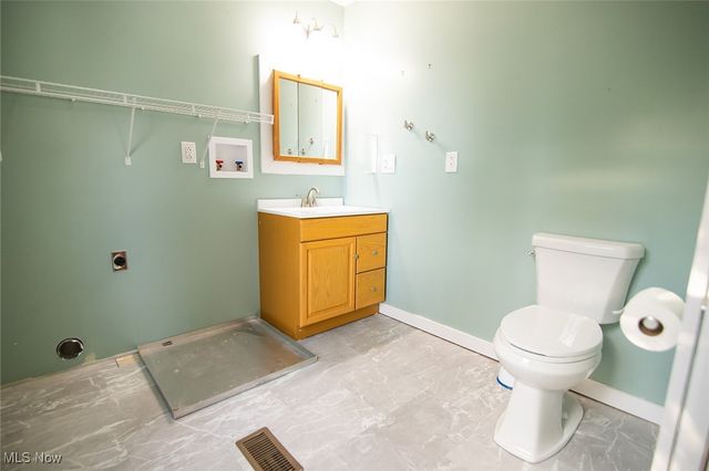 900 21st Street, Vienna, WV 26105