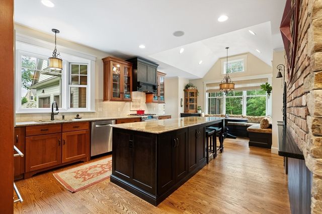 27 Whitehall Circ, Beverly, MA 01915