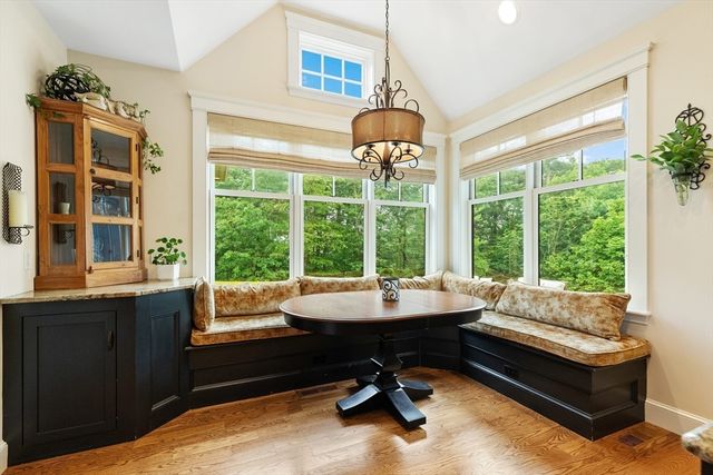 27 Whitehall Circ, Beverly, MA 01915