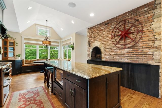 27 Whitehall Circ, Beverly, MA 01915