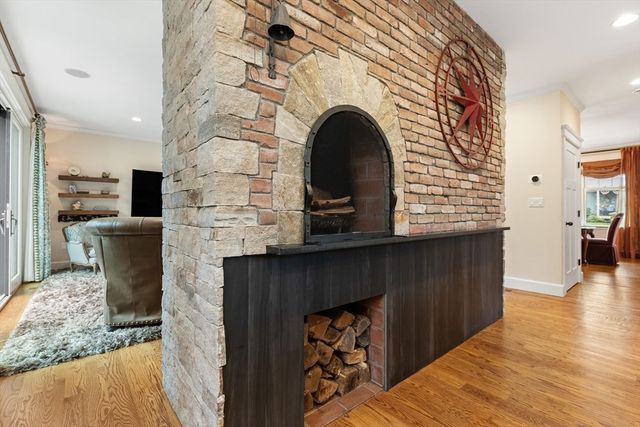 27 Whitehall Circ, Beverly, MA 01915