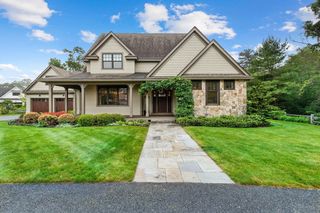 27 Whitehall Circ, Beverly, MA 01915