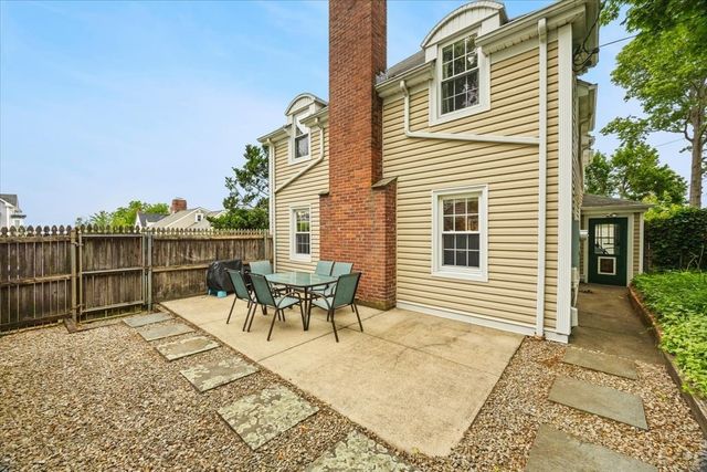 749 High St, Fall River, MA 02720