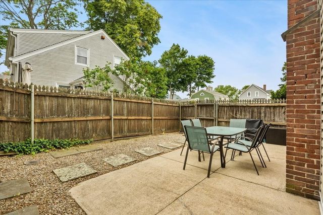749 High St, Fall River, MA 02720