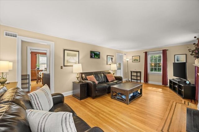 749 High St, Fall River, MA 02720