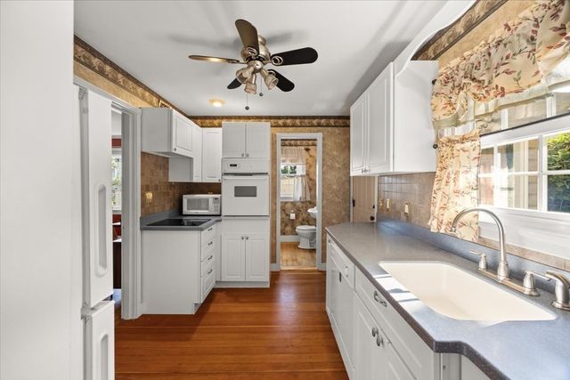 749 High St, Fall River, MA 02720