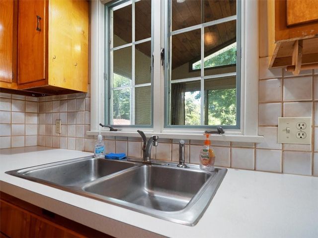 1078 Five Mile Line Road, Webster, NY 14580