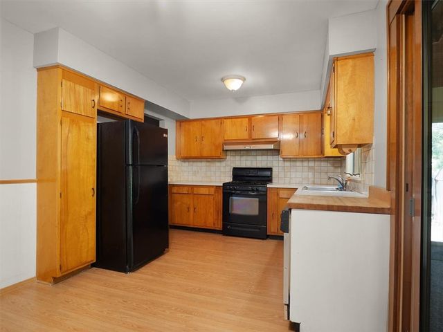 1078 Five Mile Line Road, Webster, NY 14580