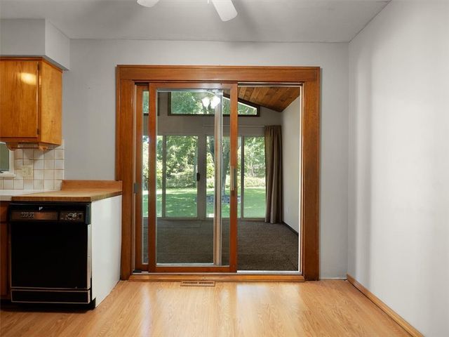 1078 Five Mile Line Road, Webster, NY 14580