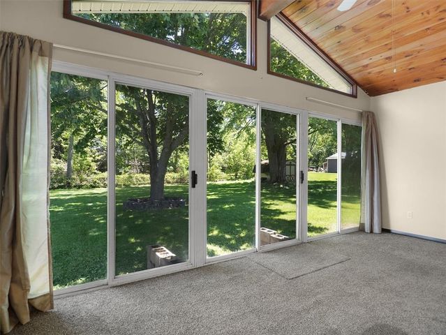 1078 Five Mile Line Road, Webster, NY 14580